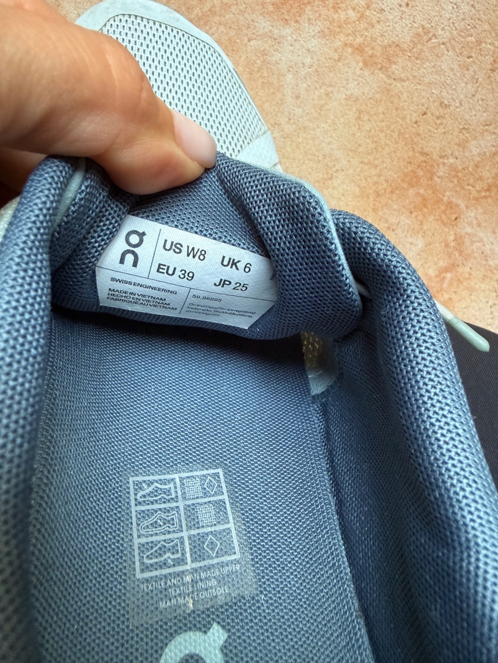 On Running Cloud shoes - Picture 5 of 5